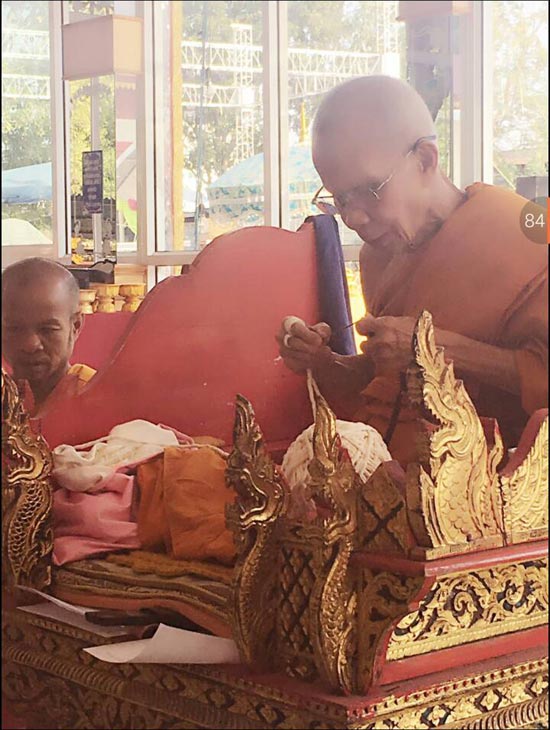 เรียนเชิญสั่งบูชา เหรียญไก่ฟ้ามหาเศรษฐี หลวงพ่อทอง วัดพระพุทธบาทเขายายหอม จัดสร้างโดยวัดหนองจะบก