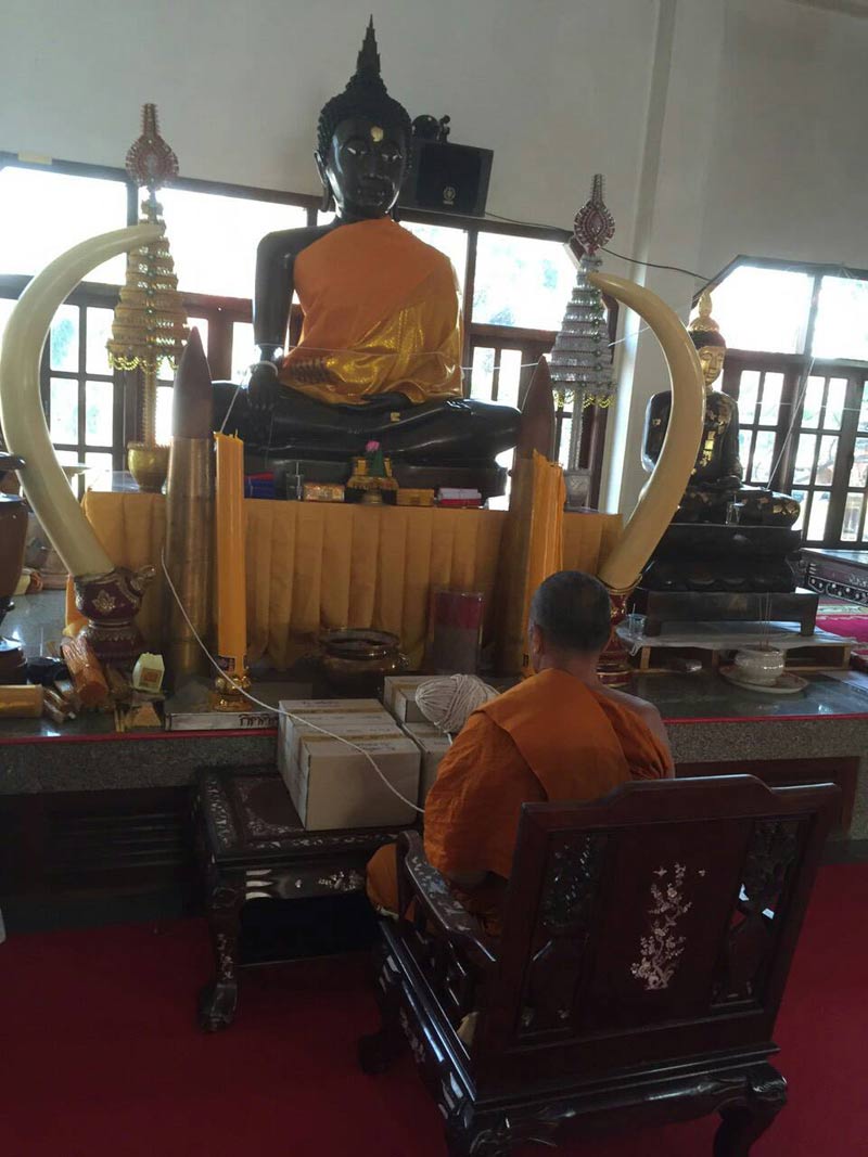 เรียนเชิญสั่งบูชา เหรียญไก่ฟ้ามหาเศรษฐี หลวงพ่อทอง วัดพระพุทธบาทเขายายหอม จัดสร้างโดยวัดหนองจะบก