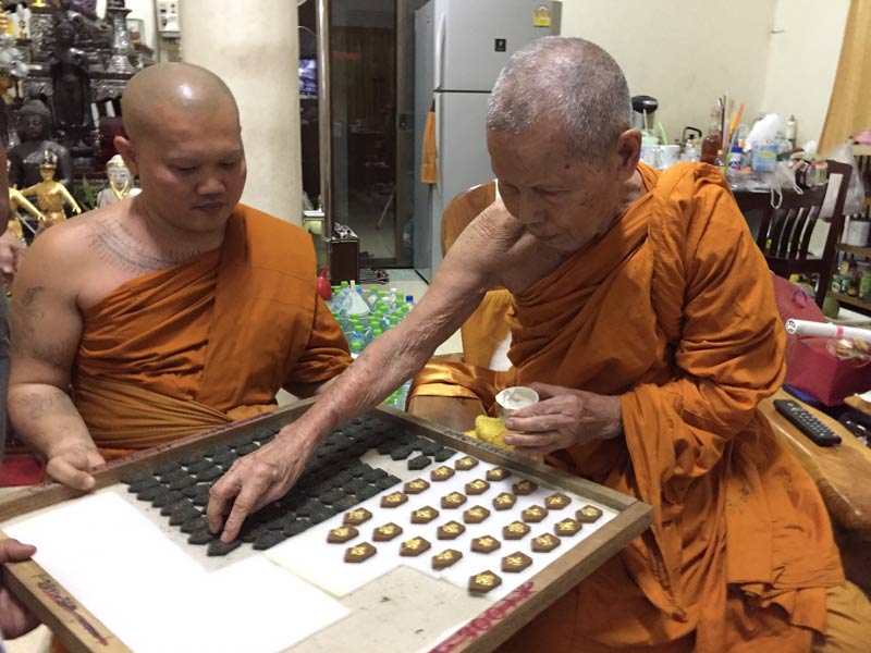 เรียนเชิญสั่งจองวัตถุมงคล พระขุนแผนผงพรายกุมาร ณ วัดอีแงว อ.ขลุง จ.จันทบุรี